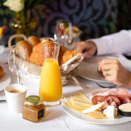 Les Thermes De By La Cour De La Reine Hotel, & Acces Gratuit Au Centre Thermal 4*