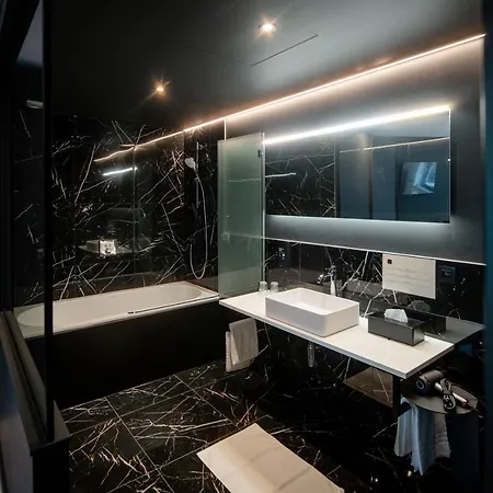 Les Thermes De By La Cour De La Reine Hotel, & Acces Gratuit Au Centre Thermal 4*