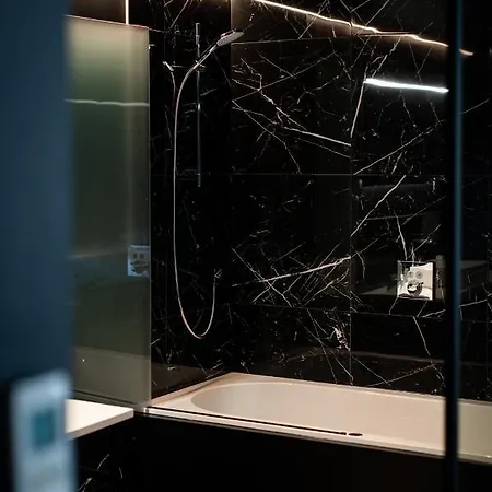 Les Thermes De By La Cour De La Reine Hotel, & Acces Gratuit Au Centre Thermal Hotel Spa