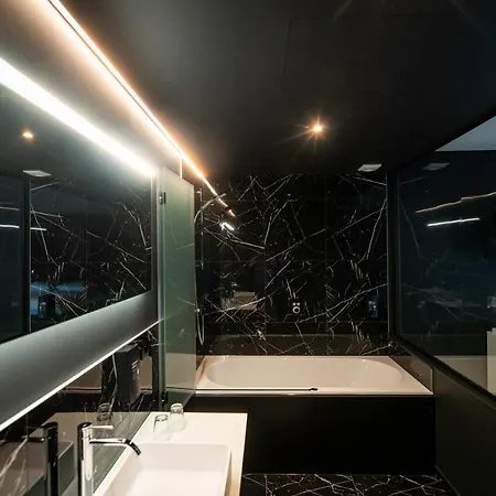 Hotel Les Thermes De By La Cour De La Reine Hotel, & Acces Gratuit Au Centre Thermal Spa