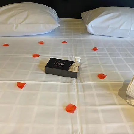 Otel Les Thermes De By La Cour De La Reine Hotel, & Acces Gratuit Au Centre Thermal 4*
