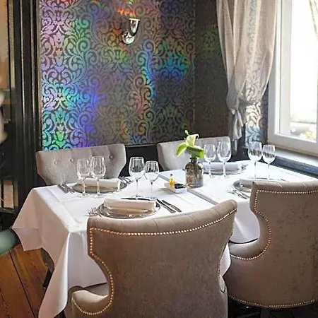 Hotel Les Thermes De By La Cour De La Reine Hôtel, Suites&accès Gratuit Au Centre Thermal 4*