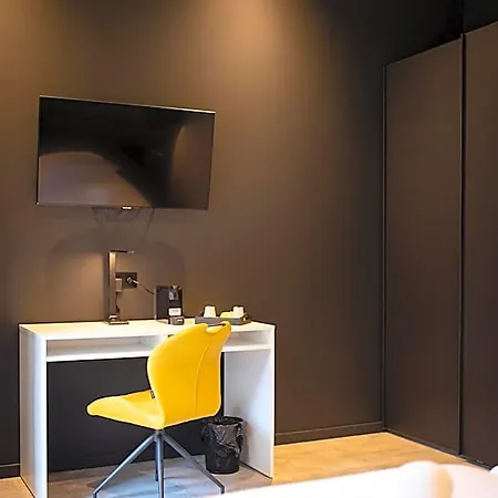 Les Thermes De By La Cour De La Reine Hotel, & Acces Gratuit Au Centre Thermal Otel 4*