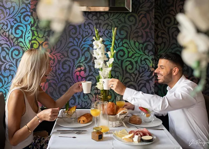 Hotel Les Thermes De By La Cour De La Reine Hôtel, Suites&accès Gratuit Au Centre Thermal