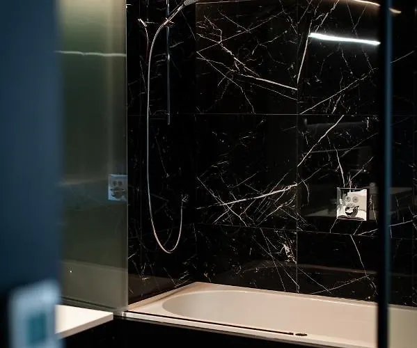 Les Thermes De By La Cour De La Reine Hôtel, Suites&accès Gratuit Au Centre Thermal Hotel Spa