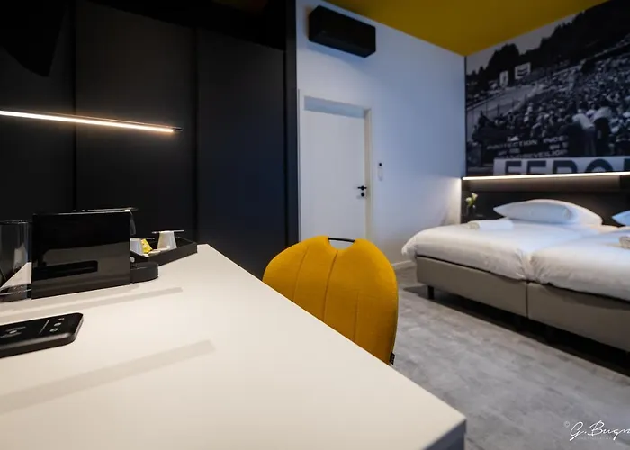 Les Thermes De By La Cour De La Reine Hôtel, Suites&accès Gratuit Au Centre Thermal 4* Spa