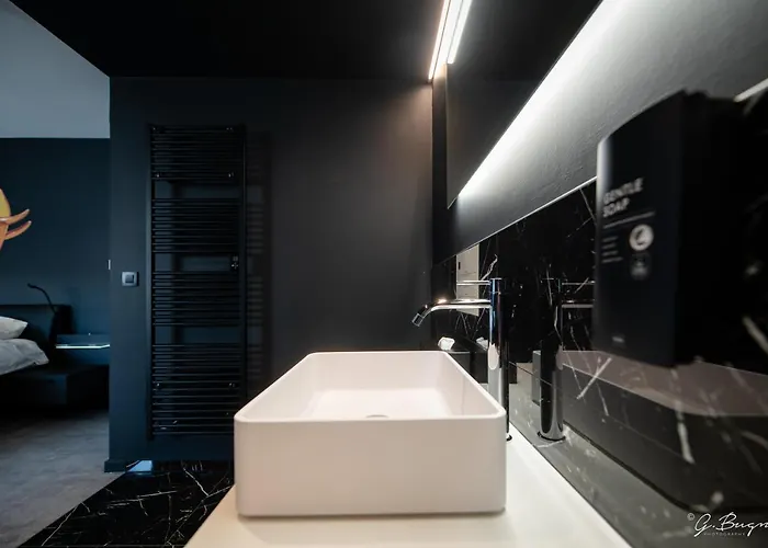 Les Thermes De By La Cour De La Reine Hotel, & Acces Gratuit Au Centre Thermal 4* Spa