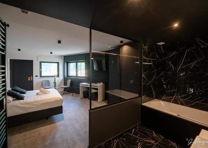 Les Thermes De By La Cour De La Reine Hotel, & Acces Gratuit Au Centre Thermal Hotel