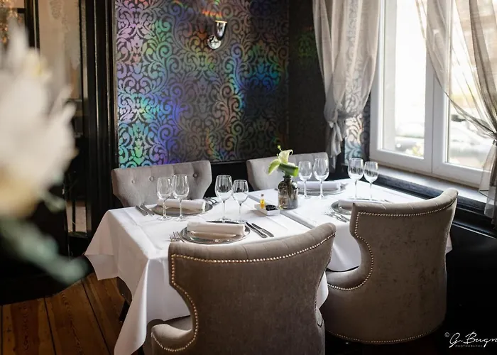 Hotel Les Thermes De By La Cour De La Reine Hotel, & Acces Gratuit Au Centre Thermal Spa