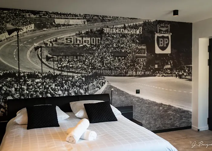 Les Thermes De By La Cour De La Reine Hôtel, Suites&accès Gratuit Au Centre Thermal 4* Spa