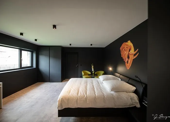 Les Thermes De By La Cour De La Reine Hôtel, Suites&accès Gratuit Au Centre Thermal Hotel