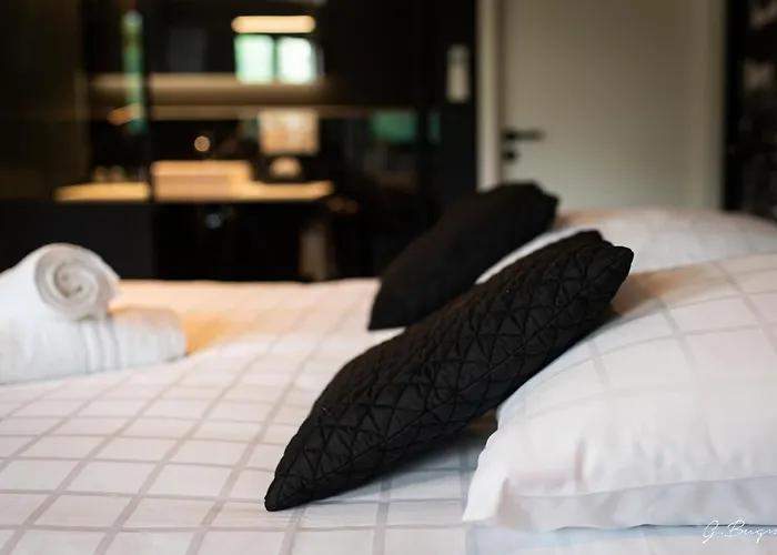 Hotel Les Thermes De By La Cour De La Reine Hôtel, Suites&accès Gratuit Au Centre Thermal