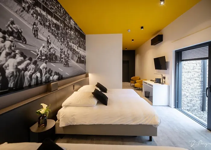 Les Thermes De By La Cour De La Reine Hôtel, Suites&accès Gratuit Au Centre Thermal 4*