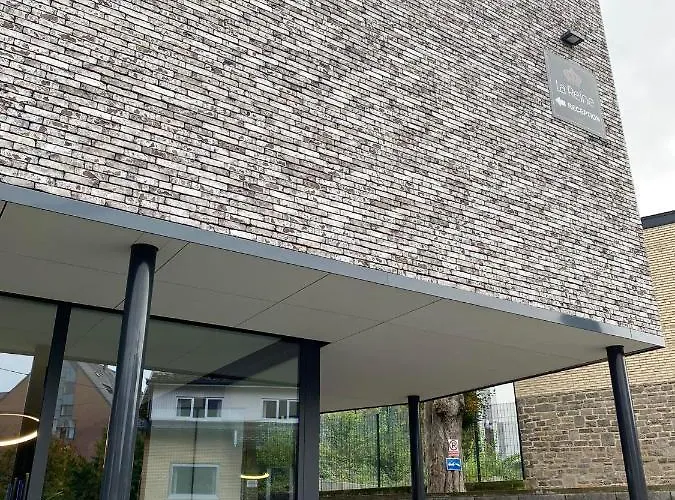 Les Thermes De By La Cour De La Reine Hôtel, Suites&accès Gratuit Au Centre Thermal 4*