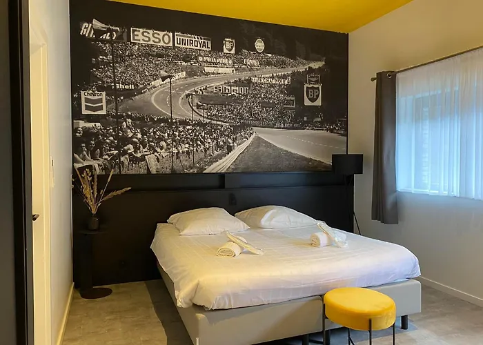 Hotel Les Thermes De By La Cour De La Reine Hôtel, Suites&accès Gratuit Au Centre Thermal 4*