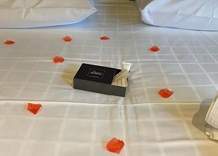 Hotel Les Thermes De By La Cour De La Reine Hôtel, Suites&accès Gratuit Au Centre Thermal 4*